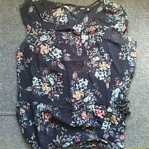 🎉 Sheer floral sleeveless blouse